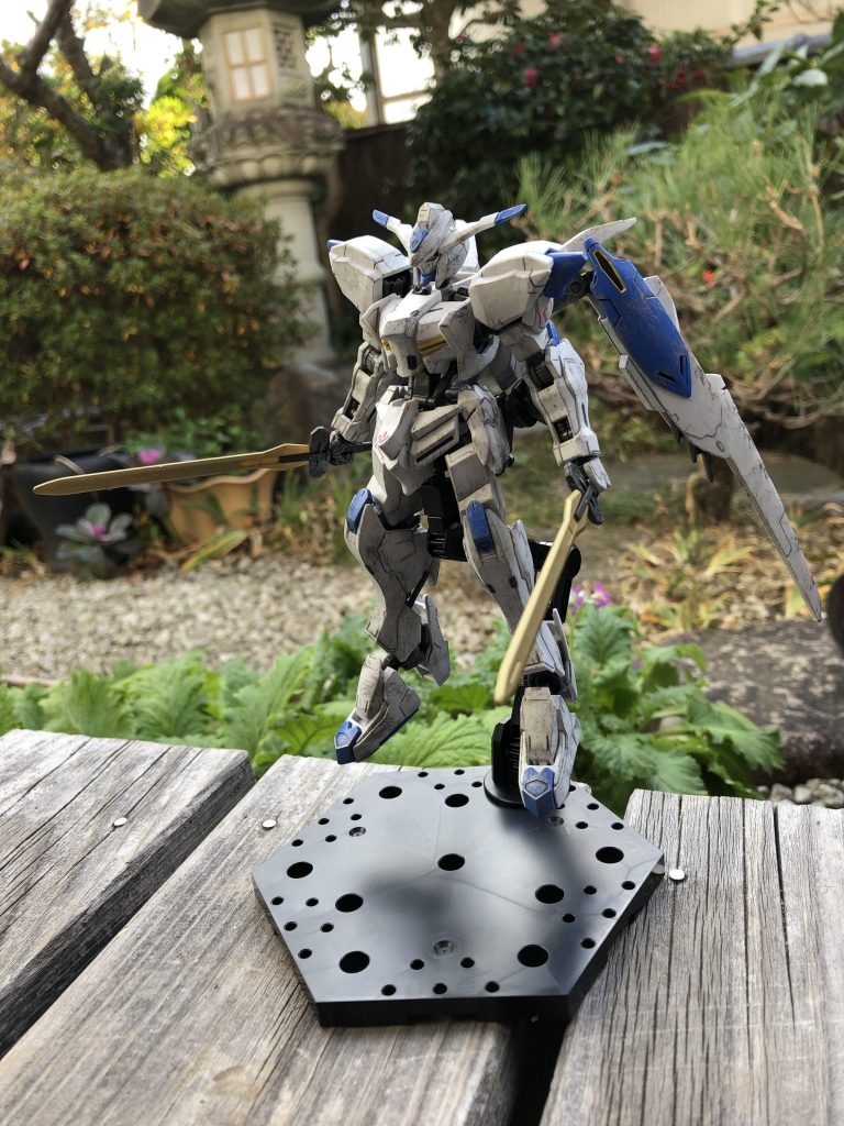 ウェザリングはドライブラシで塗装が剥がれた感じを出しました(白いパーツのドライブラシは適当)