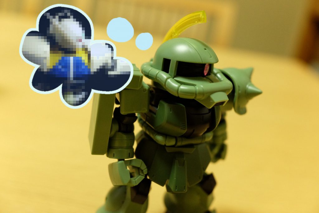 通信機能などはなく、完全にハリボテアンテナです。ツノですね、ツノ。

ツルツルの丸い頭に、
こんな形をしたチョンマゲ………
見覚えがある？
さあ…ちょっと私にはわかりかねます…