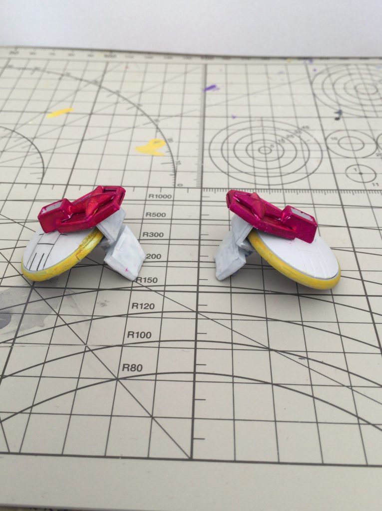 レドームの部分はSDウィニングガンダムとダブルオーガンダムのGNドライブのパーツを使用してます。
ウィニングガンダムのパーツに穴をあけて、はめ込みできるようにします。