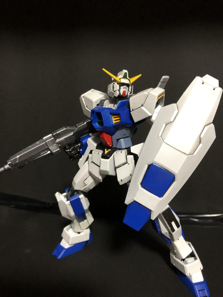 白→MSホワイト、青→キャラクターブルー、薄青→パールライトブルー、赤→ブライトレッド、黄→MSイエロー、関節→メタリックグレイ、ライフル→ライトガンメタルを使用。