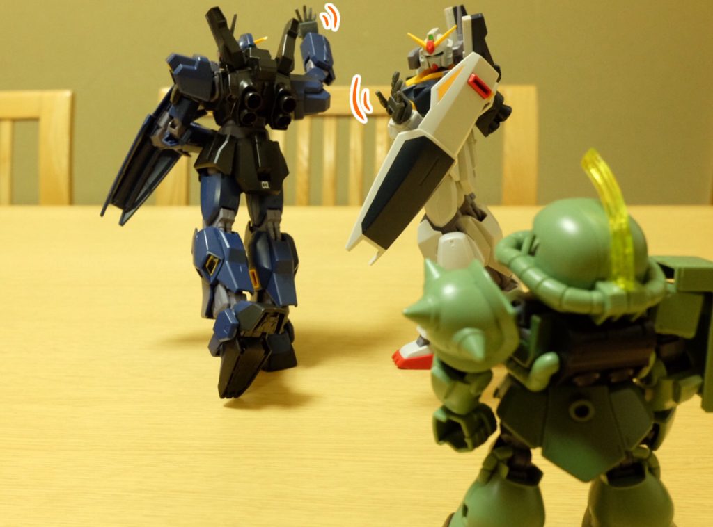 散々遊んで満足したのか、二機とも行ってしまいましたね。