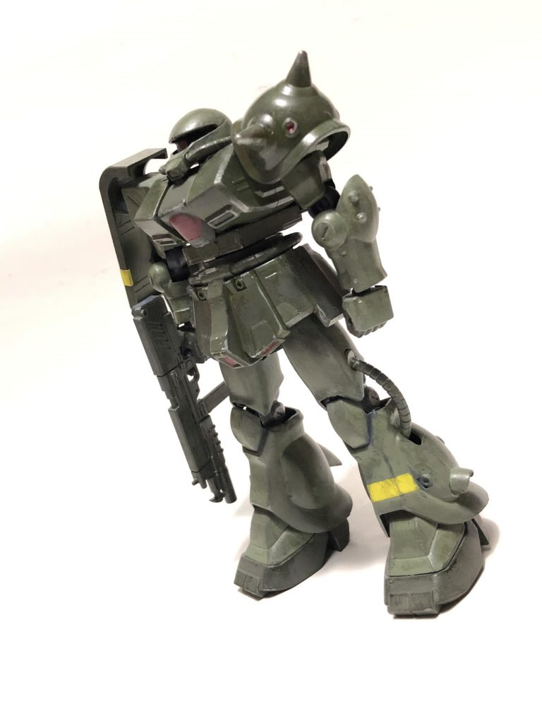 ななめ
 
この後に続くF2ザクのデザインが結構みられる。
 
特に脚がカッコイイ☆
 
「あと一機でエースなんだ♪♪」