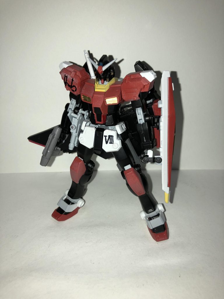 ダイナソービジョン
プルプルスキャバードを装備した近接主体の形態。
スペルは「pourpre」で、フランス語で緋色を意味する。
腰につけたグリップガン・ハンドルを柄として、実体剣とビーム刃の2種類を選択で扱うことができる。
牙を使う動物はなんだろうと考え、サーベルタイガーなども候補にはあったのですが語感的に良くないので恐竜になりました。