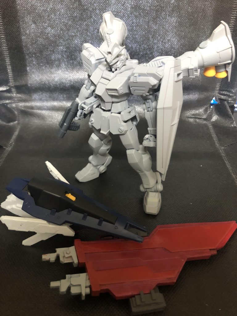 デザインは速攻で決まったので一気にサフまで行ってしまったので制作途中があまりない。
この時はまだ剣は壊れてまあなかったんですよ。