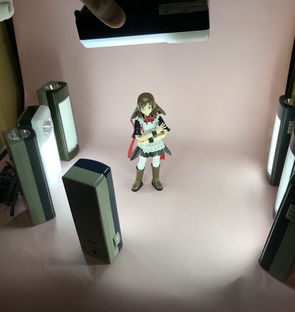 制作中に全然写真を撮らなかったので、完成後の撮影風景を。めちゃくちゃスタジオで撮ってる感が出てて1人でテンションを上げておりました。