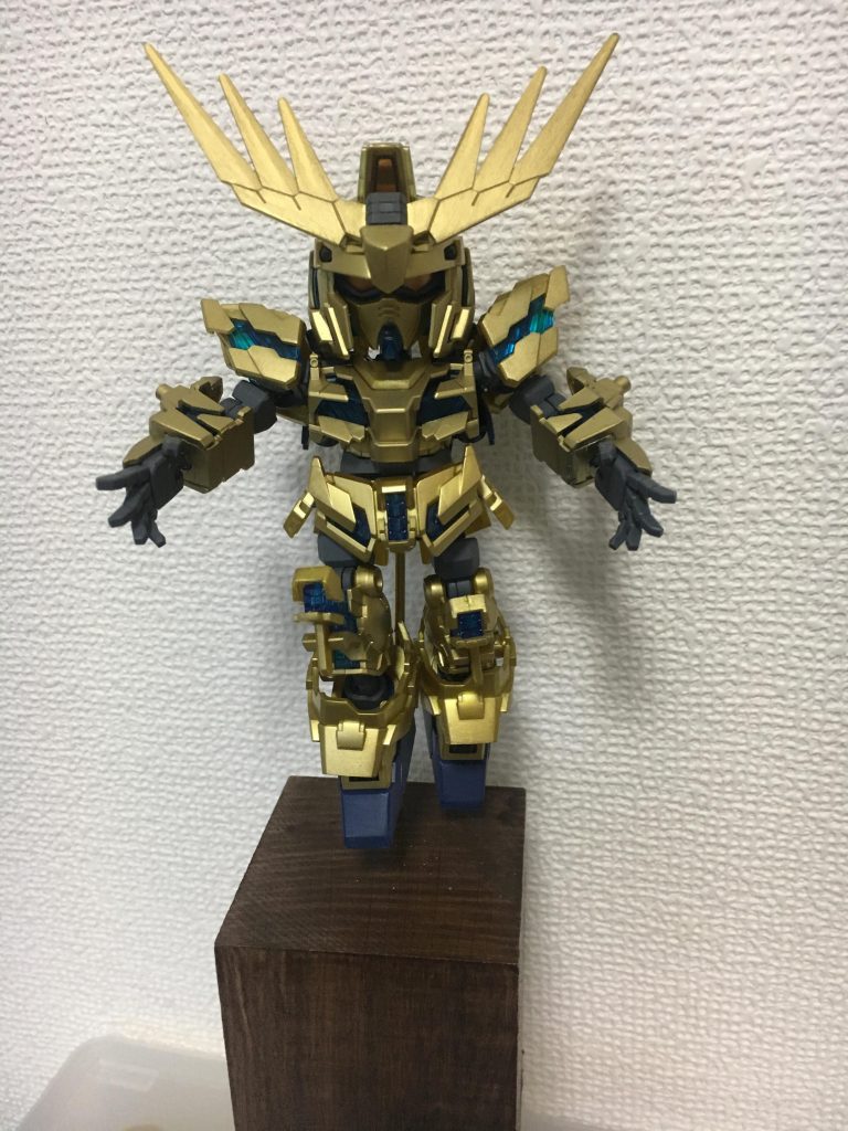 エフェクトなしで確認。本体はメカサフヘヴィで下地を作りその上からブルーゴールドで塗装。