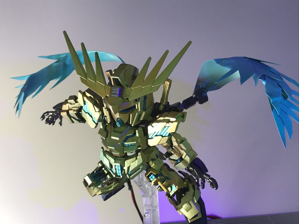 羽も動くようにボールジョイントを仕込んでます