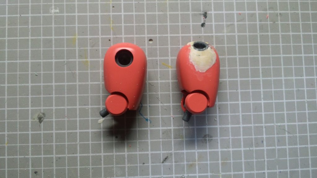 キック用の腿パーツ。
左が加工前、右が加工後です。