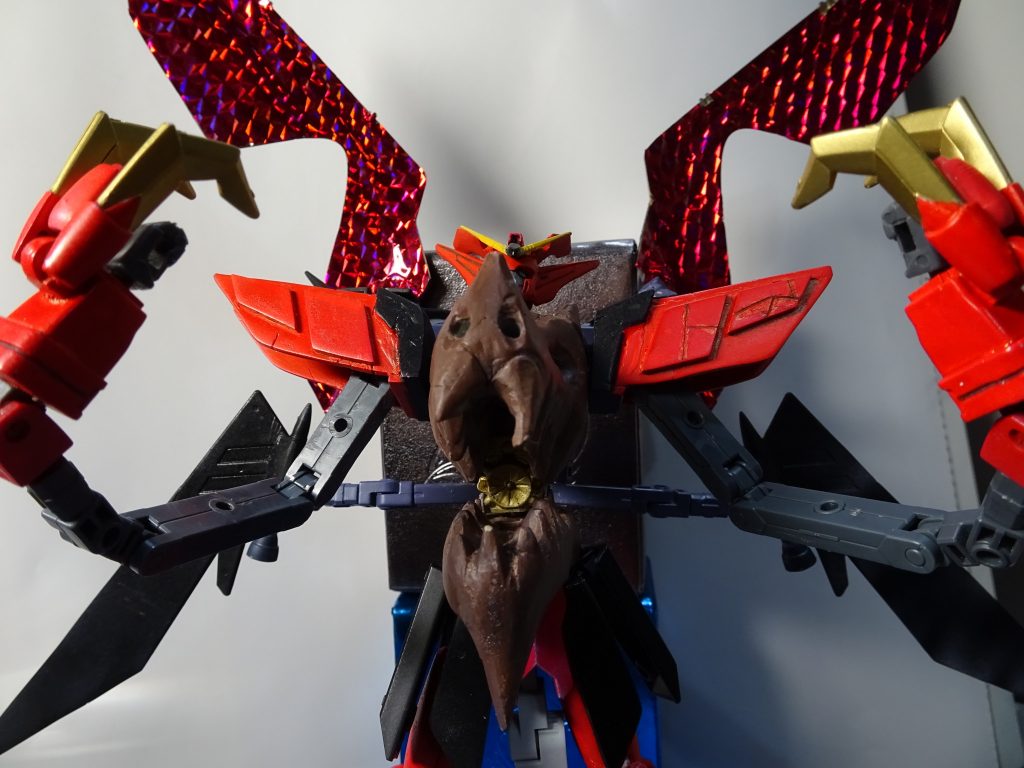 兵装3:ドラゴンメガソニック砲
ヴァサーゴのタイプよりも出力を5割増にしているため砲身付近はルナチタニウム合金の塊で出来ている
サテライトハック使用時はサテライトソニックを発射する
何故龍の頭を模しているかは不明