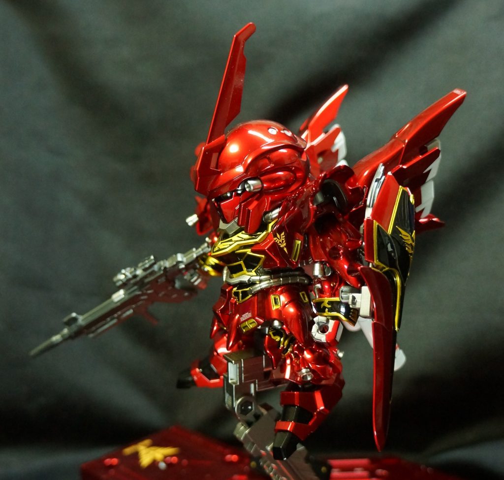 手首も切り離しボールジョイント化。
各部大小のバーニアは削り取り、市販パーツに置き換えてます。