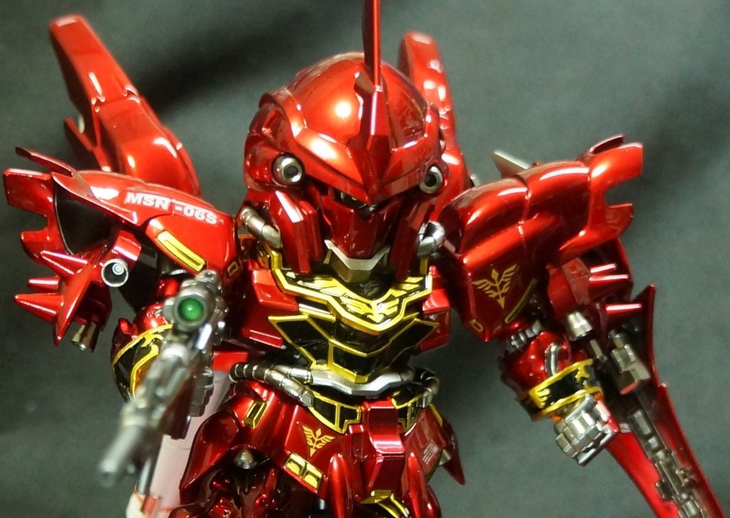 エングレービングはゴールドを塗装後に、ステッカーをガイドにマスキングテープを切り出し
マスク後、ブラックを吹いて再現。