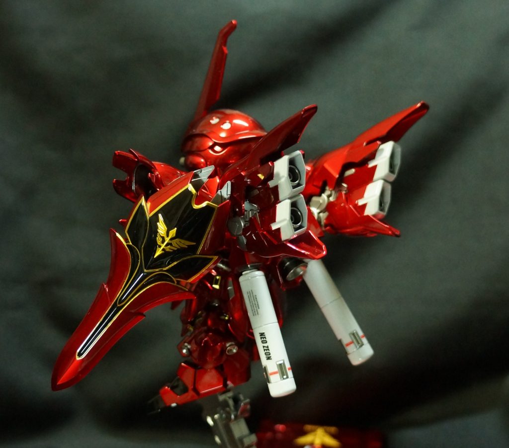 塗装上不便だったので、上半身と一体のバックパックは分割、プロペラントタンクも基部と分けて
ボールジョイントで接続してます。