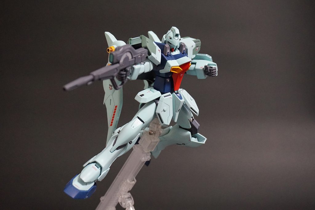 ビールライフルを構えて