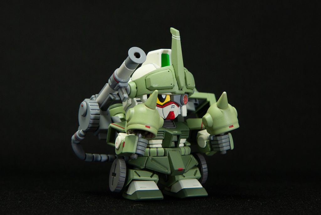 【前方_左】
両手にはザクの肩アーマに持ち手を刺して打撃武器風にしました。