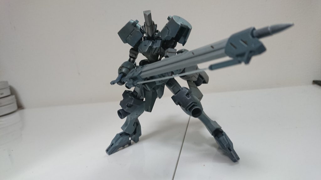 ワイヤー放電加工機をイメージしたブレード
先端はパイルバンカー