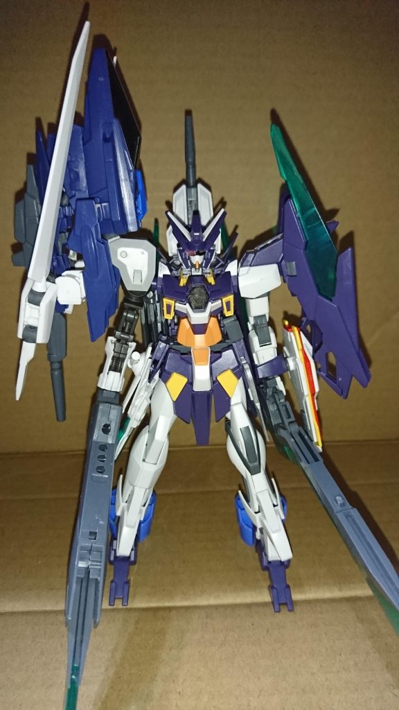 武装全部のせ
右肩にビルドSブースター、背面にドッズFブースターを装備し、武器を全部詰んだ状態。