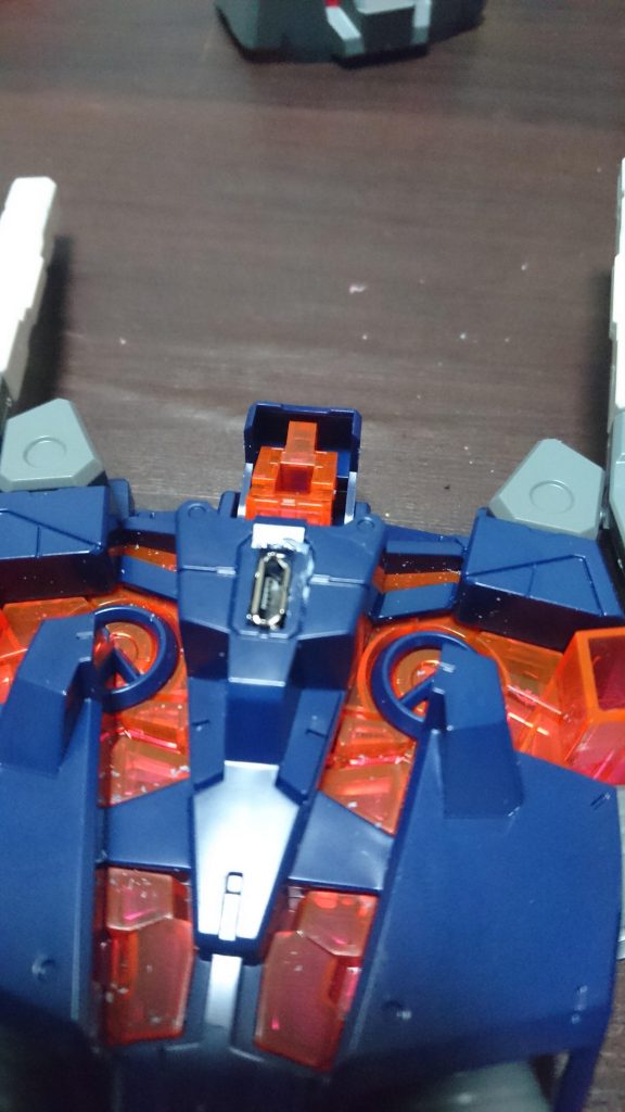 ビームマグナムのマウント部にUSBジャックがジャストフィット(笑)