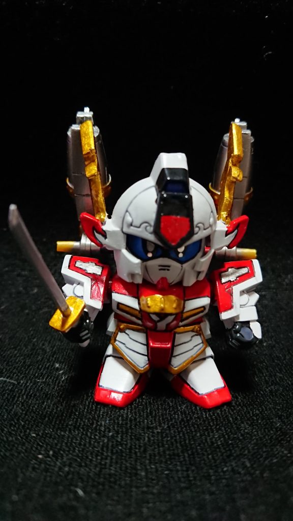 Vガンダムヘキサをモチーフに兜飾りを改造し製作しています。