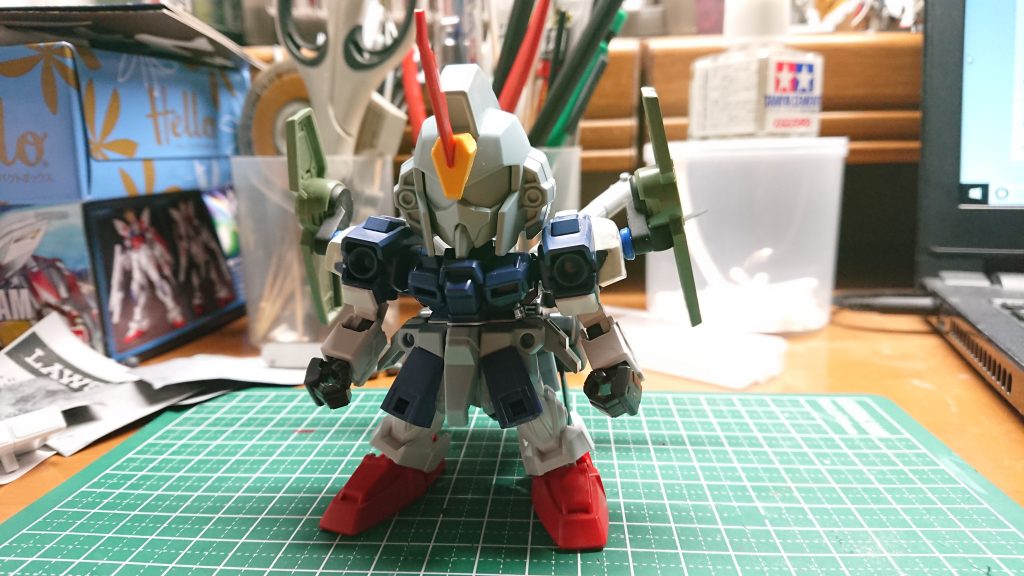 製作途中です。肩にグレイズのブースターを付けていますが最終的には外しました