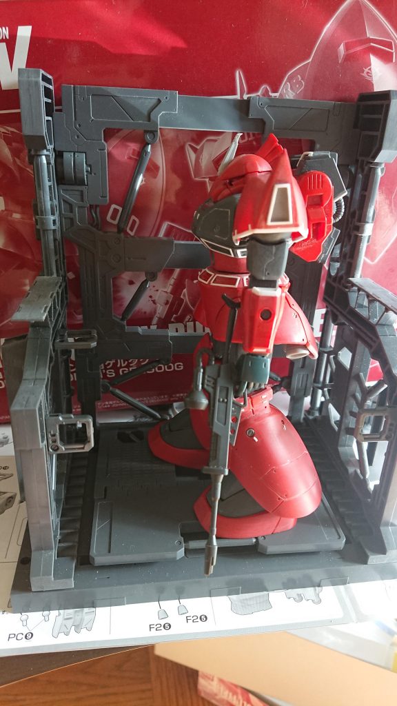 本体の延長は腹部の内部パーツと足首で後は肩とリアアーマーを延長しました～。腰部の胸部の連なってるダクトが平だったのでプラ材でひたすら囲いましたが途中で心が折れそうになりましたが苦労の甲斐がありました(笑)