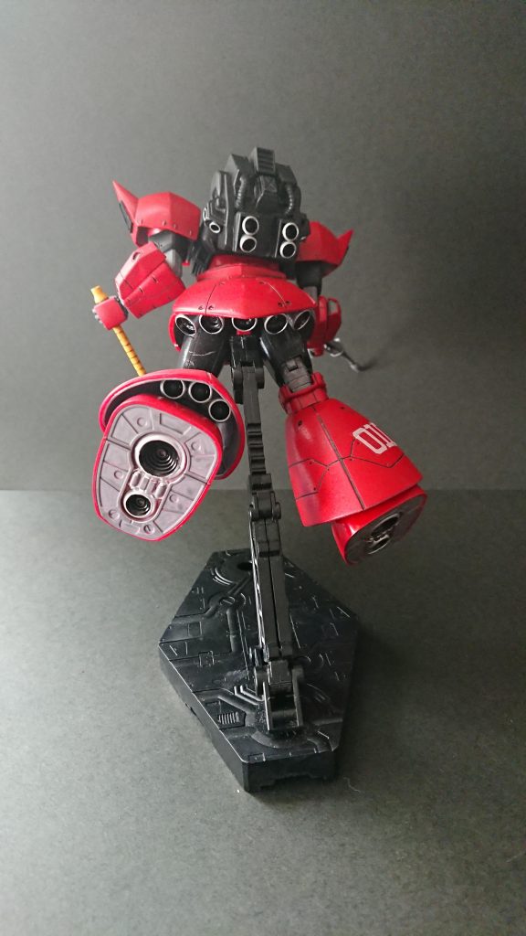 ランドセルを原作17巻の表紙を参考にディテを加えつつ黒くし、腰部の三連スラスターを五連に変更しました～。