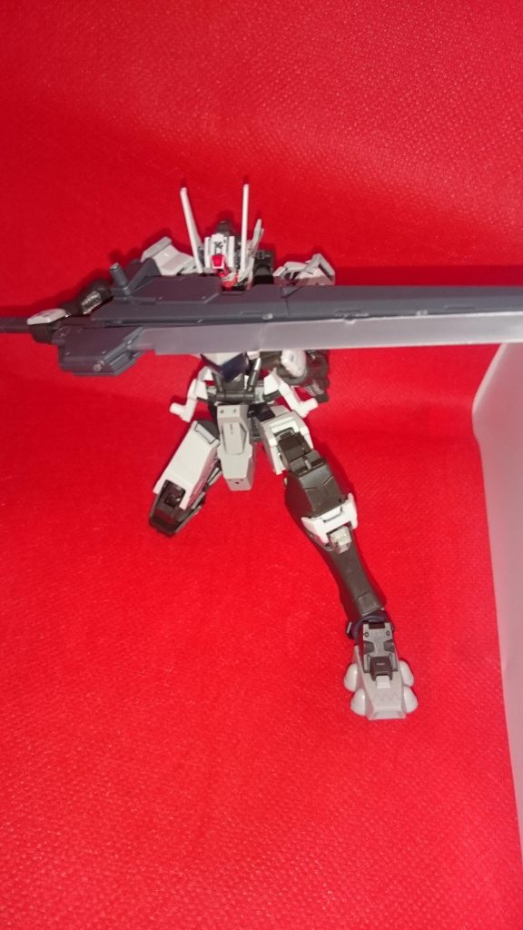 軽装甲は基本ガンダムフレームの特性を生かした機動力で大剣を振り回す