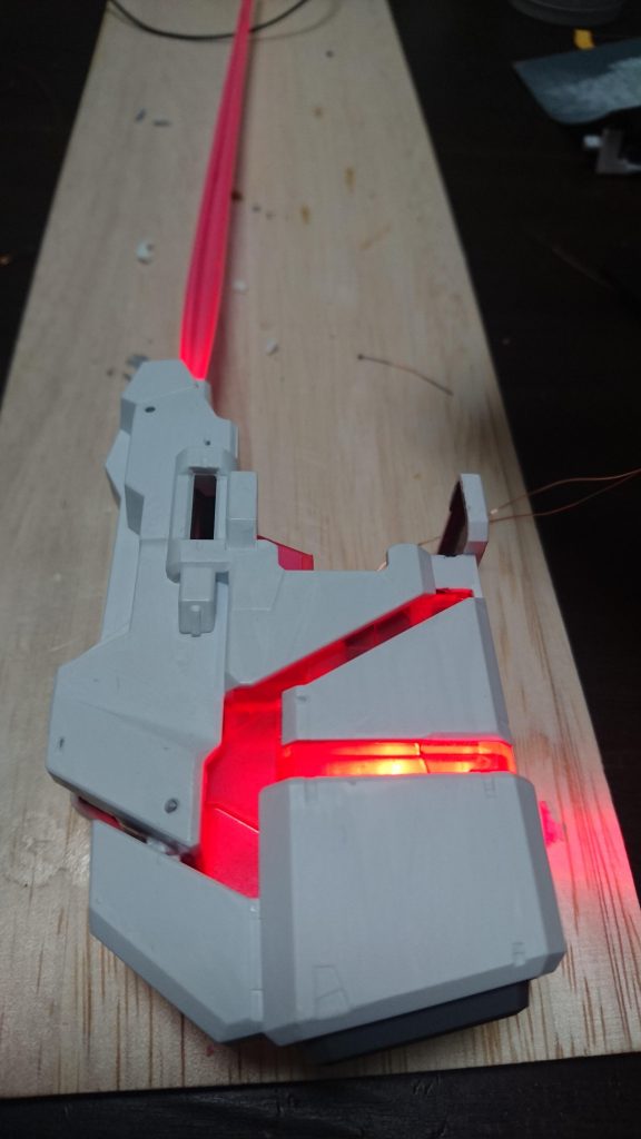 ビームトンファーも発光します