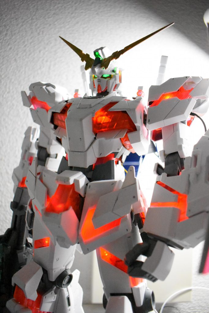 肩から腕にかけては配線を露出。
現実的には露出しててもおかしくないだろうと(笑)