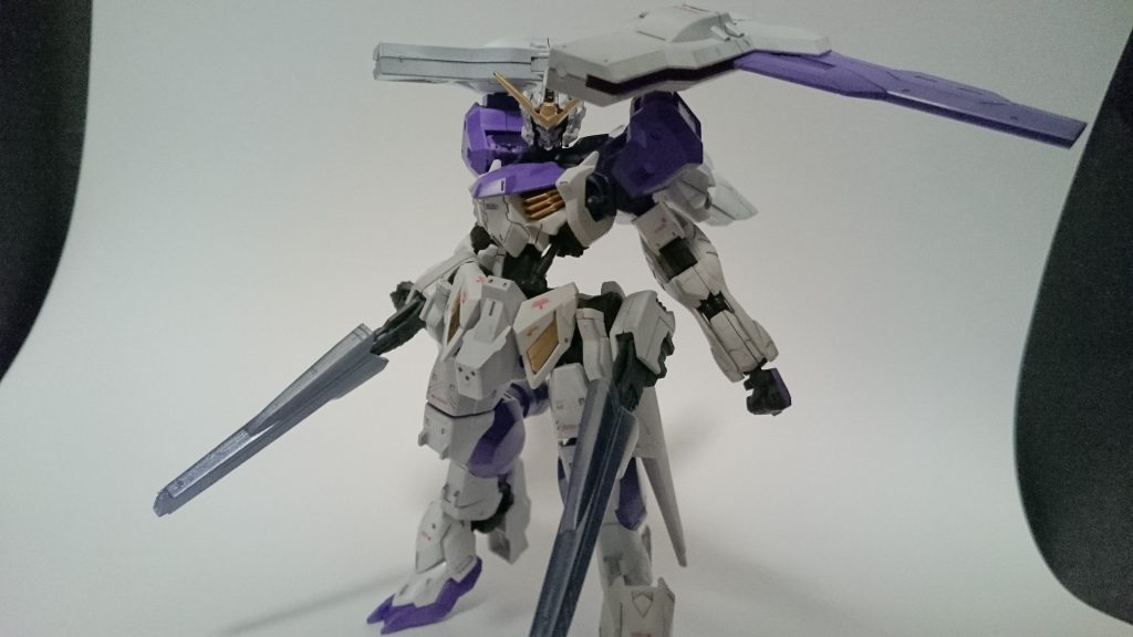 フライトモード
飛行しながら敵に攻撃します。