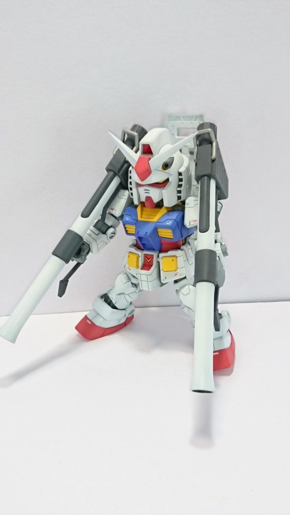 ガンダム自体は立ち上げ塗装。
オーソドックスなトリコロールを目指しました。