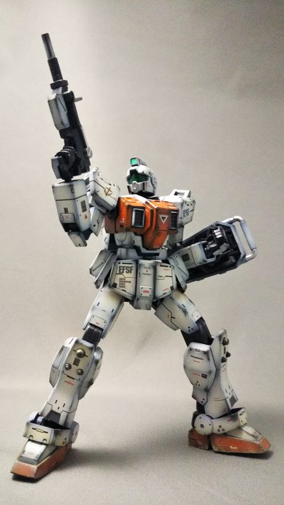 ライフルを持ってのワンショット
陸ジムは下から煽る様な映りが何気にカッコイイと思える