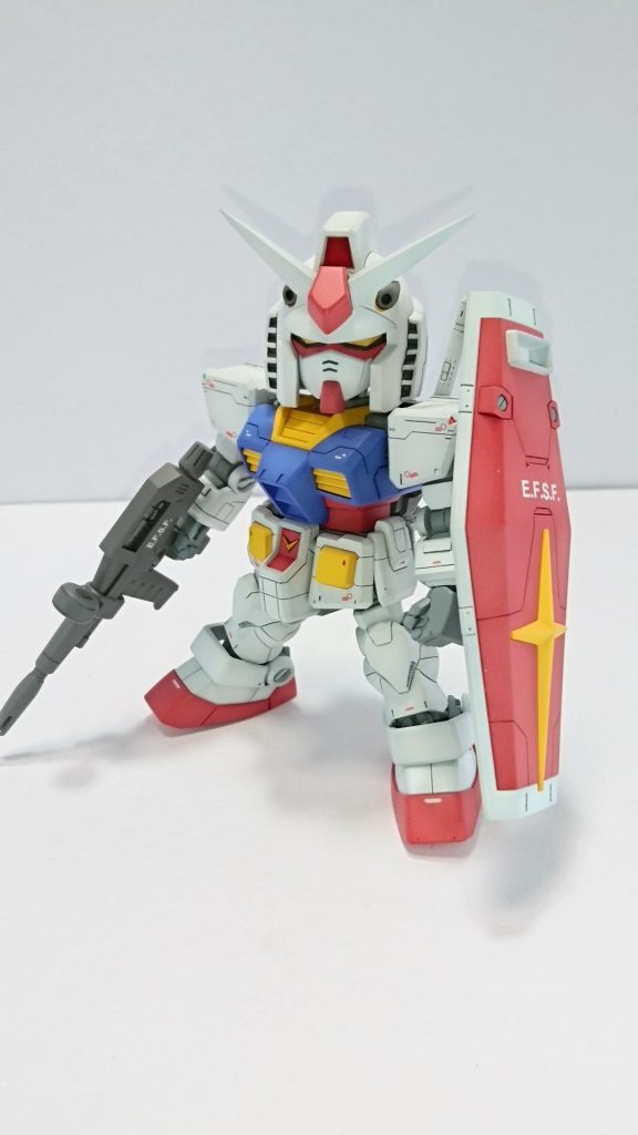 頭部はEXスタンダードから流用。
プロポーションは全体的に改修。
肩、腰、足首から下、武器はHGから流用してます。