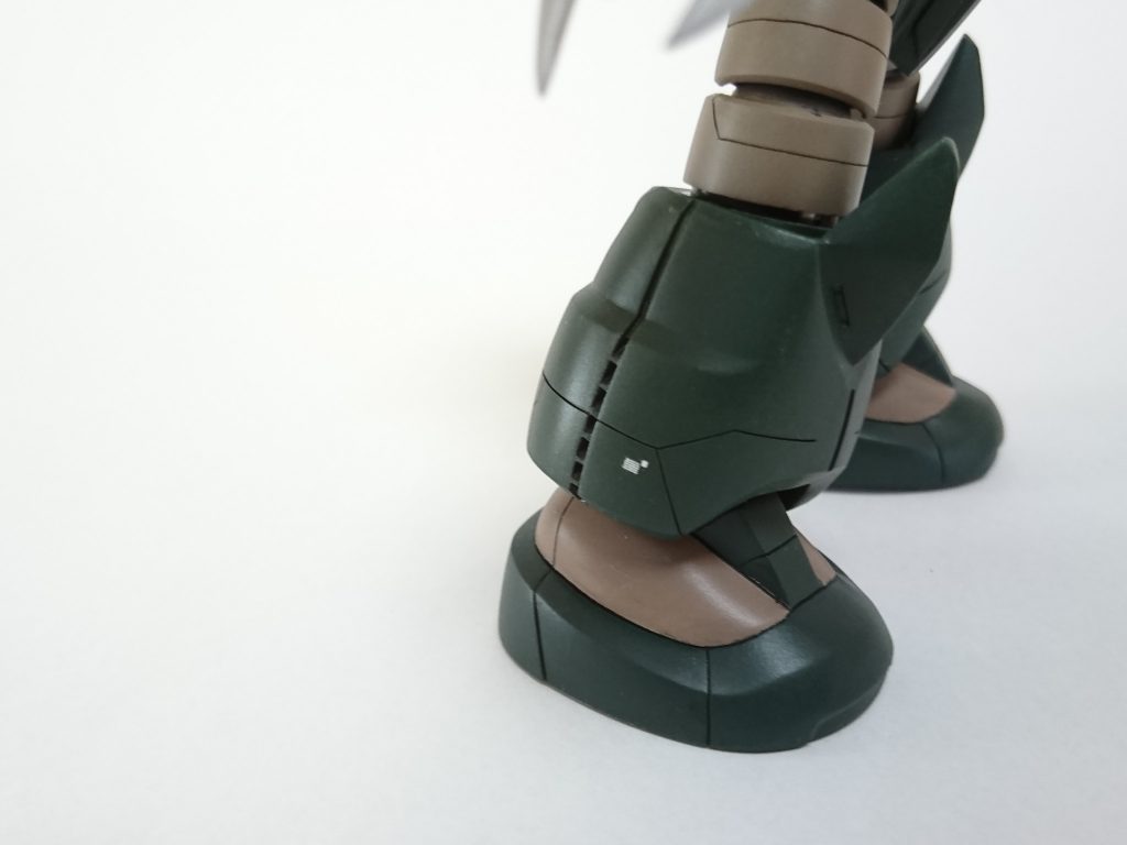 足にはベント弁を追加。プラ板で作りました。