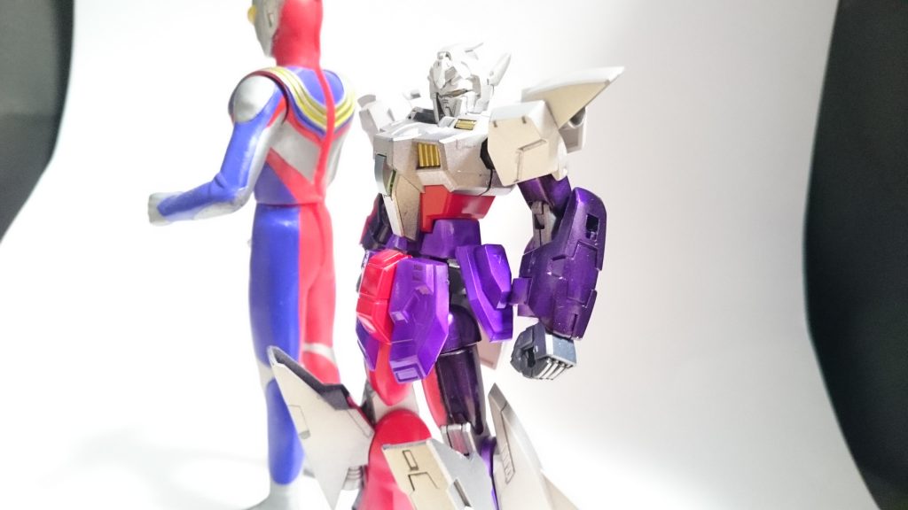 パープルの部分はキャンディ塗装をしてみました。初めてやりましたが黒下地は重要ですねw