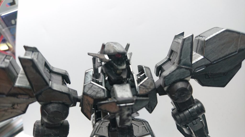 分かりにくいですがカメラアイは塗装しました。