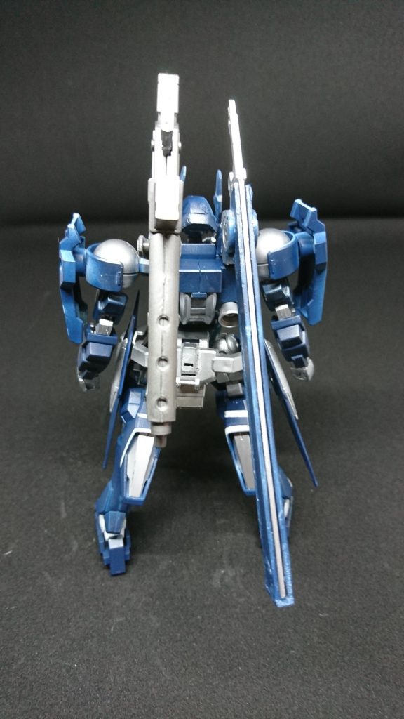 青冥
ティアンシー独自で開発されたMS
元々は廃棄予定の百里の胴体パーツを引き取りそれぞれのパーツは技士リリアとMS工房が設計製作、所々にシュバルベグレイズのパーツが使用され脚パーツにスラスターが内蔵されている機動性は高く追加装甲も装備され防御性も充実している
青冥を量産化するため簡易化したモデル
「白虹」も開発されている
パイロットは元タービンズの戦闘員
エリザ・ウェストン