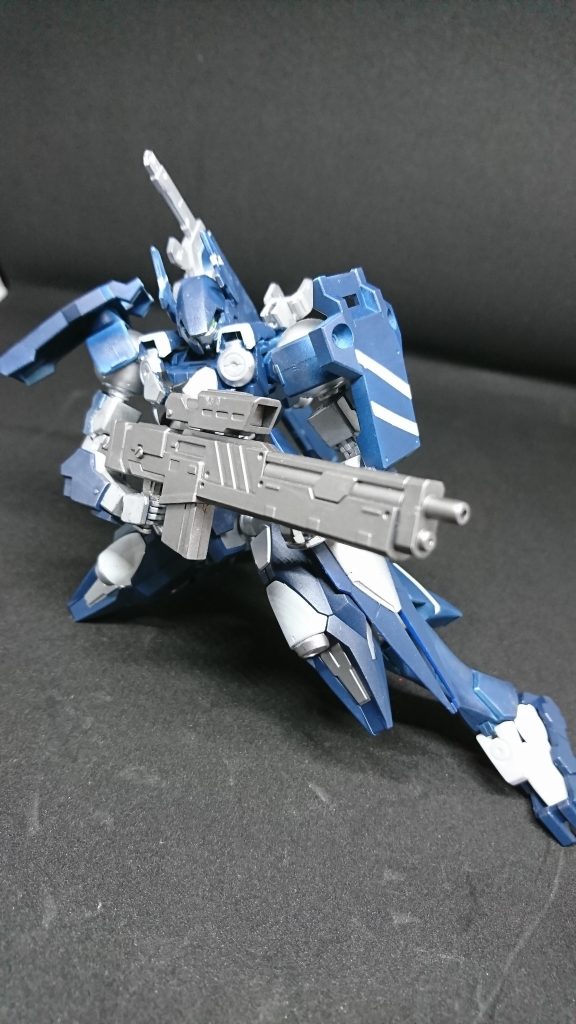 ヘビーライフル
MS工房が開発した高火力のライフル
スコープ付きであり精密射撃が可能
一発でナノラミネートアーマーを削りとる威力だが連射ができない