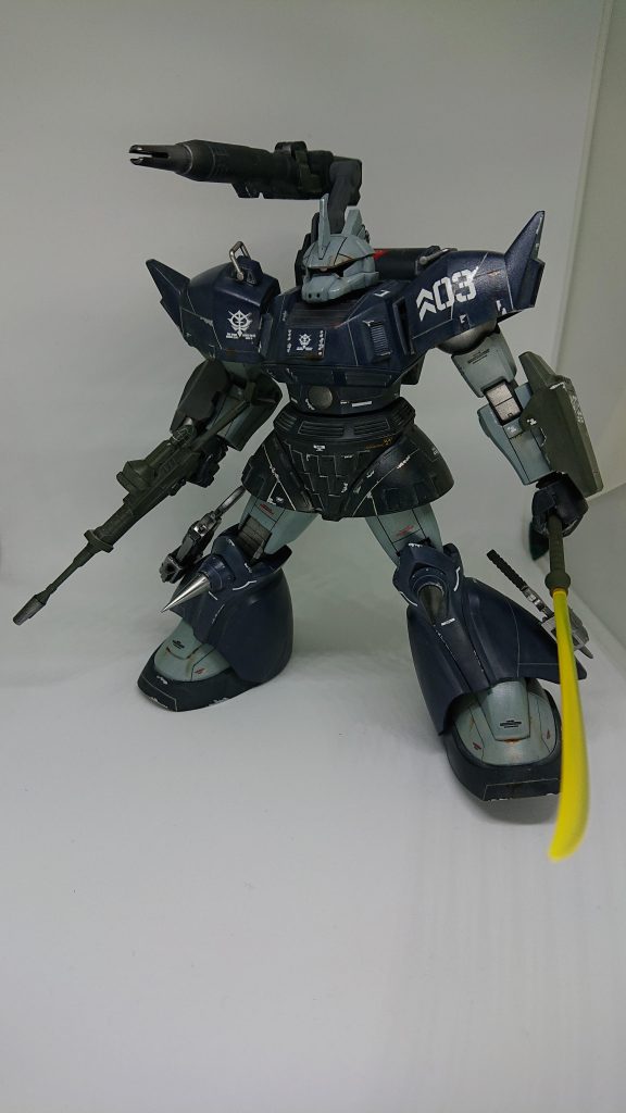 背中のビームキャノンはゲルググキャノンと違い、大出力のメガ粒子砲に昇華させました。