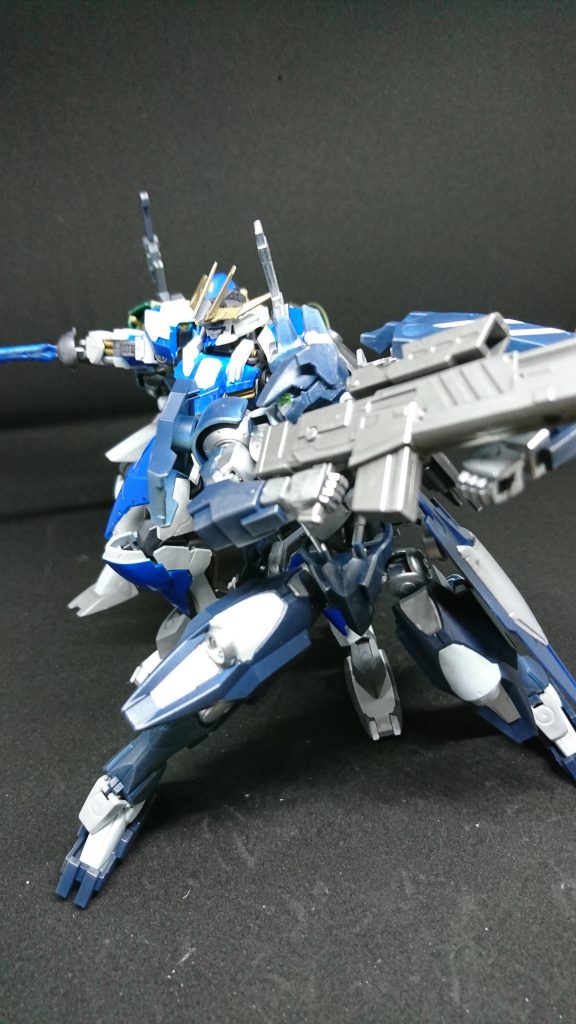 ガンダム・エリゴスと製作途中の白虹と撮影