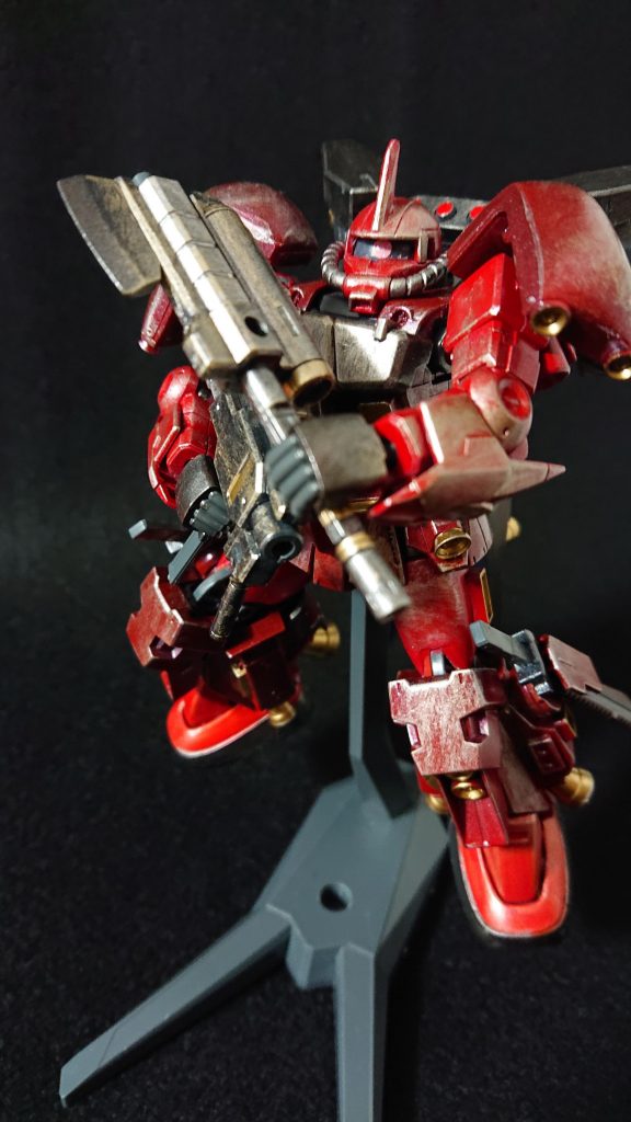 武器はグリモア赤帽からライフルを拝借しアックスになるように変えました、両足にヒートソードを装備してます！