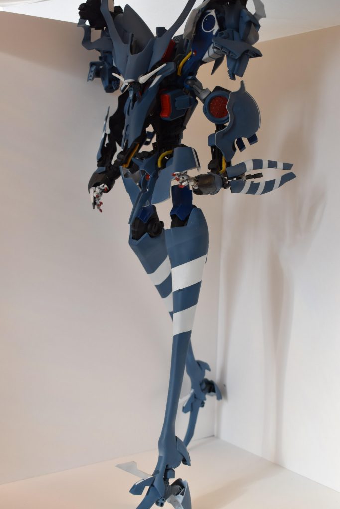 模型全長560㎜の水陸両用超大型MA
両肩にミノフスキークラフト、ピンポイントiフィールドバリアーなどを装備し防御力と機動力を高めている。