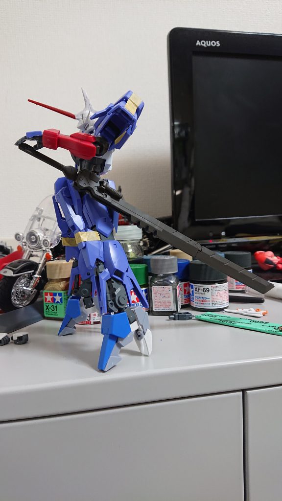 足はエイジマグナムに角度を付けて踵を延長しました