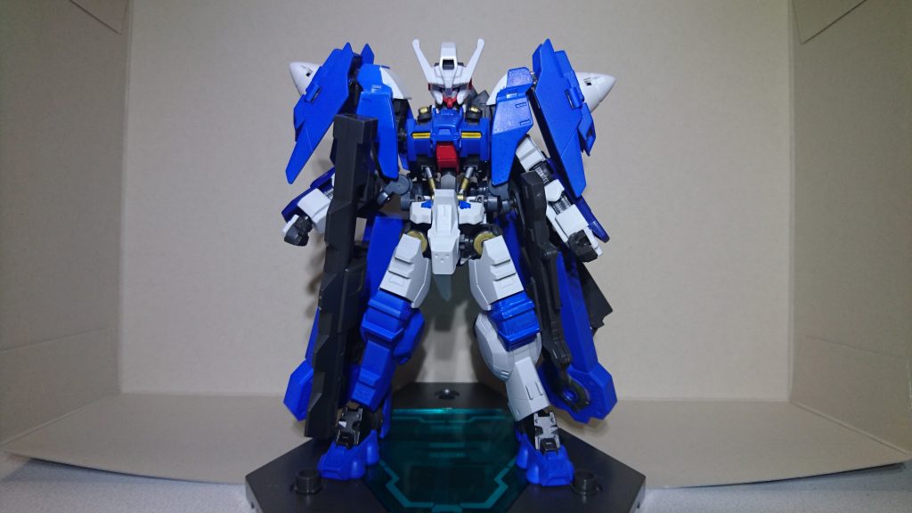 【装着】
「ガンダム・アスタロト・マラクタウスP(ピーヴォ)」。シールドアームを追加ブースターに見立て、マラクタウスの問題点であるエネルギーの出力先、兼機動性の向上という役割を持つ。
オーライザーを参考にしたとは言うものの、個別での飛行・操作機能は備わっていない為、ガンダムUCのアームドアーマーの立ち位置に近い。