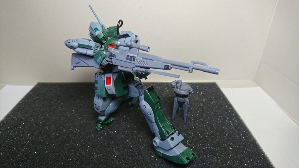 股関節を改造し自然に膝立ちできるようにしました。
やはりジムスナはスコープを覗いてるこの姿勢が1番かっこいい