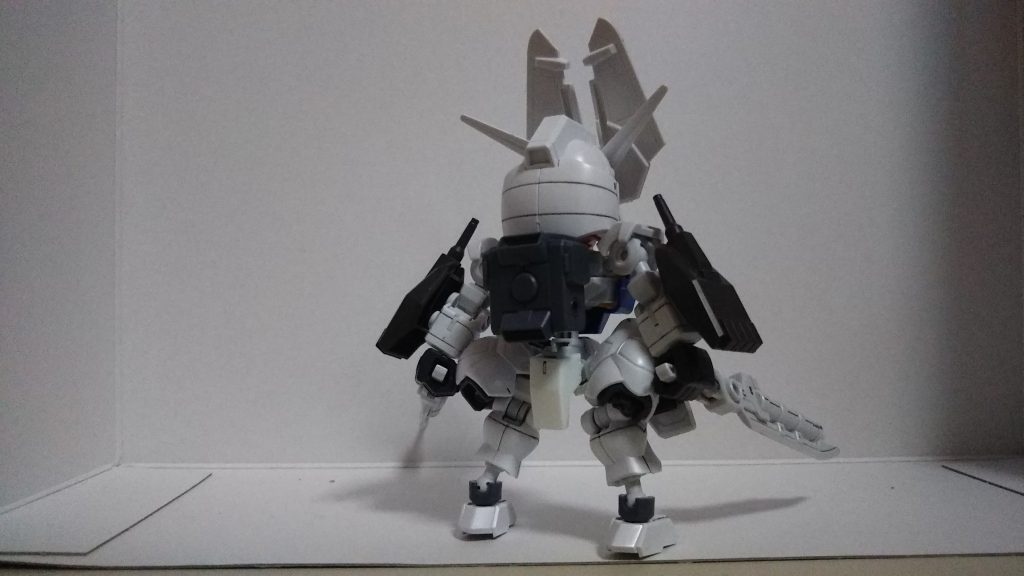 武装はブレードを備えるビームライフル[ソードライフル]、115㍉実弾砲、ビームコガタナ、脚部ブースターユニット、大容量バックパック、センサーパーツ[クワガタ・ユニット]