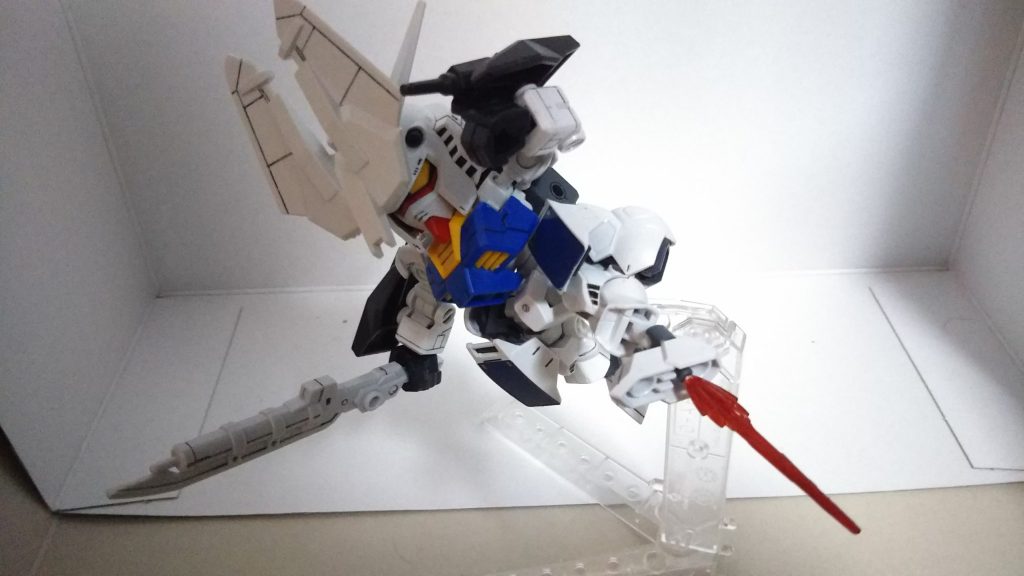 ビームコガタナ
足裏に装備される高出力ビームサーベル。
ガンダムエクシアのビームダガーやジェガン等に見られた高出力時のビームサーベルを参考にしており威力と扱いやすさの両立を果たしている。