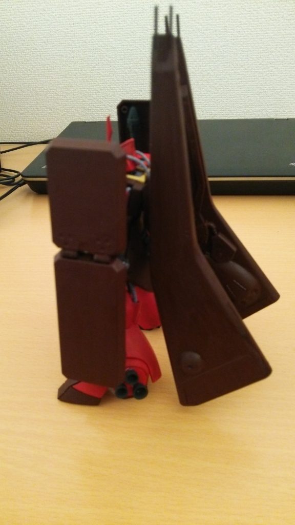 漫画のジョニ帰でディジェが出た時は思わず声が出るくらいビックリしました。
そうきたかと。しかも、プラモ買ってから参考に読み直してたら背中のやつに気がついて二度ビックリしました。なんであんなデッカイの見落とし続けたのかと。
ディジェは別の漫画で生い立ち的な話を読んでから好きな機体だったので、HGで発売したら買おうと決めていました。まさかこんなに早いとは万に一つも期待してなかったですけど。