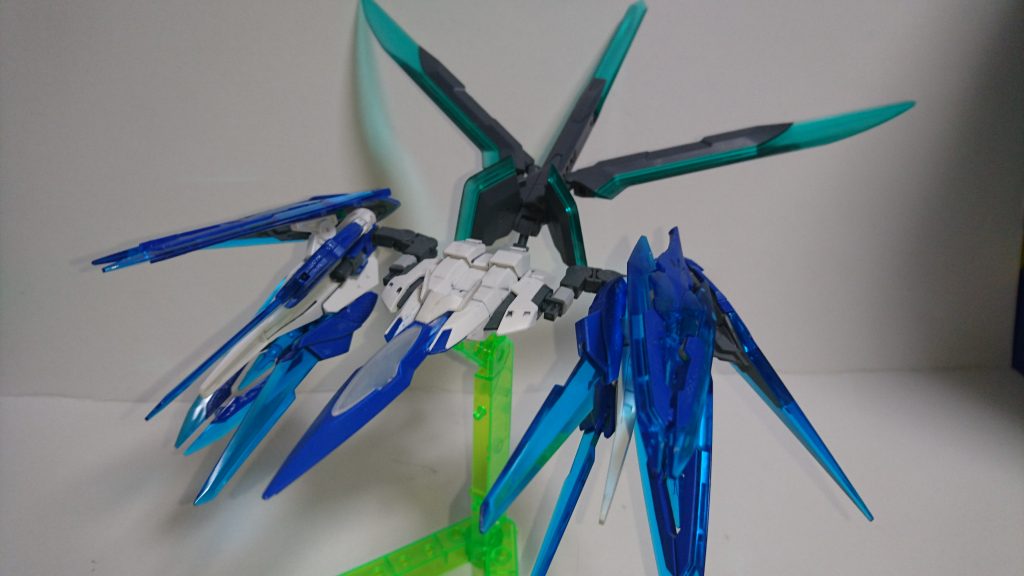 ・サンライザーSB
スカイブレイドを装備した近接タイプ。
ソードグラスパー的な立ち位置。
近接戦闘は勿論、剣が尾のように展開し、AMBCを強化する役目も担っています。