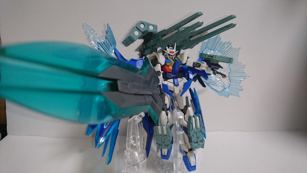 ・ダブルオースカイライズHWS
サンライザー、ダイバーエースユニット、HWS、スカイブレイド全てを組み込んだ全部乗せ形態。
装備箇所が被らないようにしているのでアサルトバスター的な要領で一応出来ます。