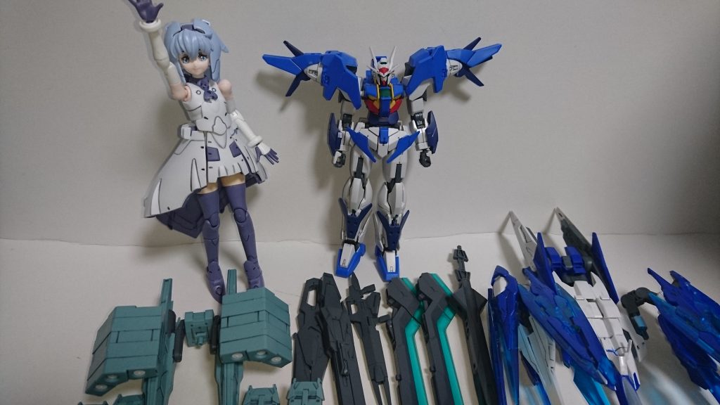 サラ「リク、今日はどれにするの?」
ミカミ家の机の上でこんな光景がありそうです。
ダブルオースカイの装備もずいぶん増えました。
最初はダブルオーライザー風にするつもりがここまで来るとは自分でも予想外でしたw